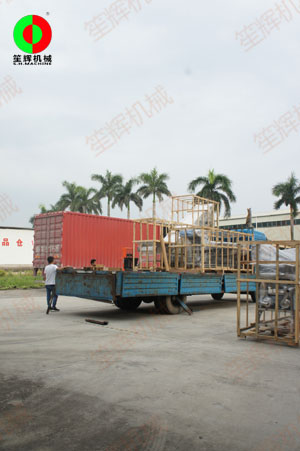 上海客戶定制的渦流洗菜機及相關生產(chǎn)線組合設備發(fā)貨了...