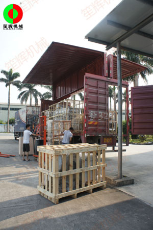 一批蔬果加工處理設備順利裝車出貨，目的地山東