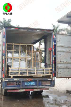 客戶訂購的切菜機及洗菜機裝車出貨了!