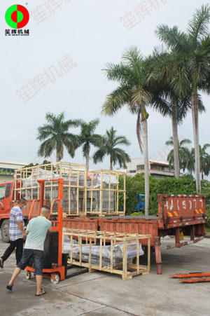 瓜果削皮機、切菜機以及洗菜機等蔬果前處理加工設備兩車同時發貨交付！