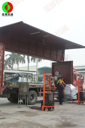 雞蛋清洗,風干,光檢,打蛋生產線裝車交付!