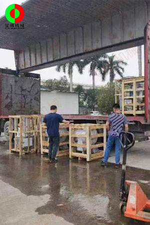 削皮機(jī)、切菜機(jī)、薯條機(jī)等一批蔬果加工設(shè)備發(fā)往海南海口!