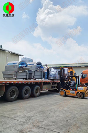 客戶訂購(gòu)的智能渦流清洗線裝車出貨!