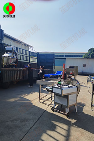 洗菜機(jī)切菜機(jī)脫水機(jī)等一批果蔬凈菜加工設(shè)備發(fā)往海南省客戶!